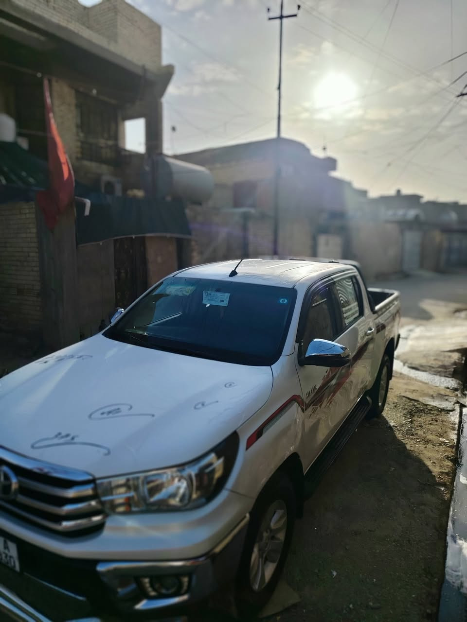 السلام عليكم هايلوكس عالي  كير عادي بسمي مكان بغداد السنويه 31 مثنى بنزين 2019 بيها باردات ومؤشرات في السونار  موجود  بصور***********
