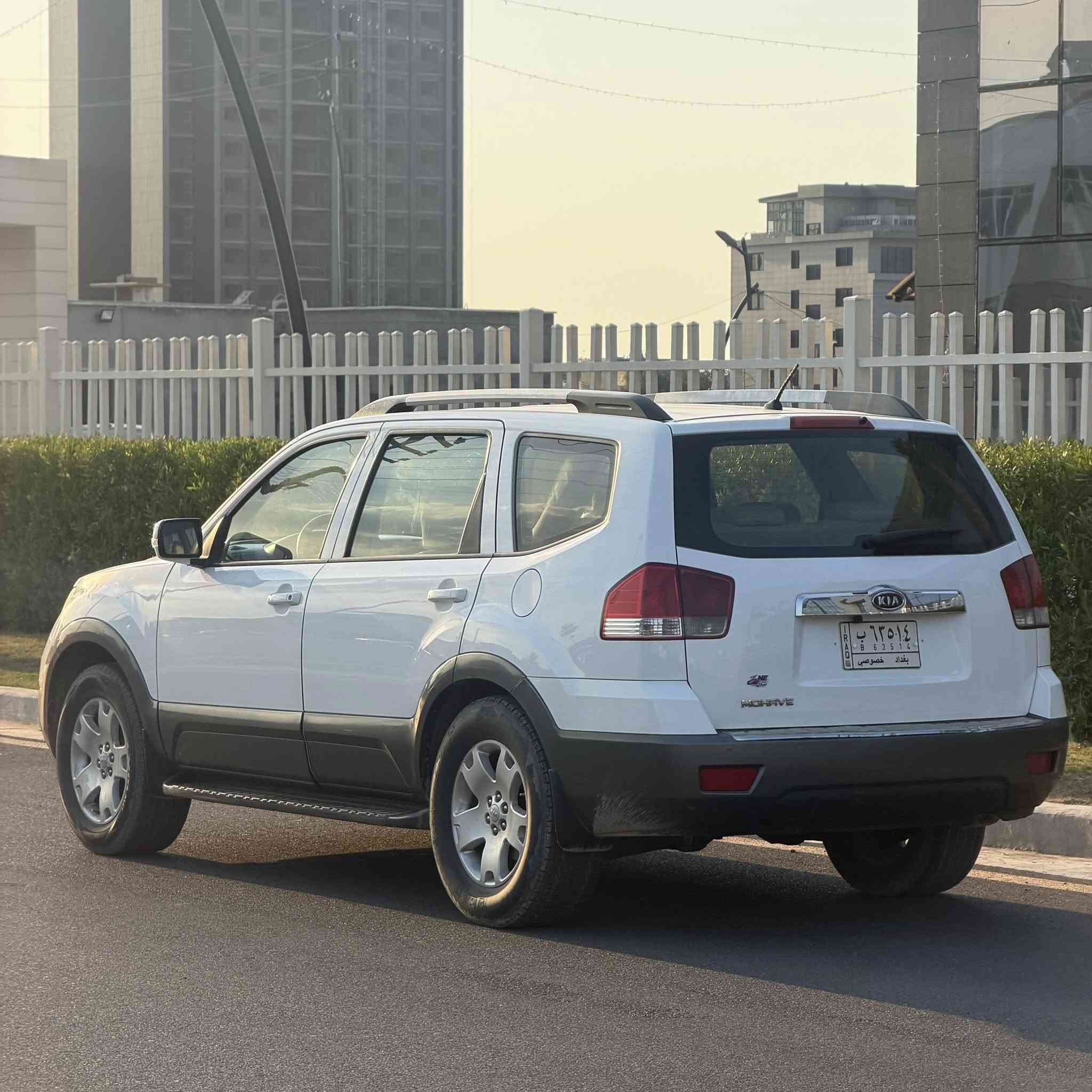 موهافي 2013
خليجي  مكفوله ماعدا
شبر كارت بالبنيد 

فتحة 
شاشة + كامرة 
تبريد منفصل بيانيو 
تحكمات بالاستيرن
وباقي المواصفات المعروفة 

ماشية 141 كيلو حقيقي

سيارة جديدة كلش عليها تخم تاير 
وصدر امامي خلفي جديد

 مناقصها شي  
السعر 140 وبيها مجال بسيط
  
عنواني بغداد السيدية
***********
