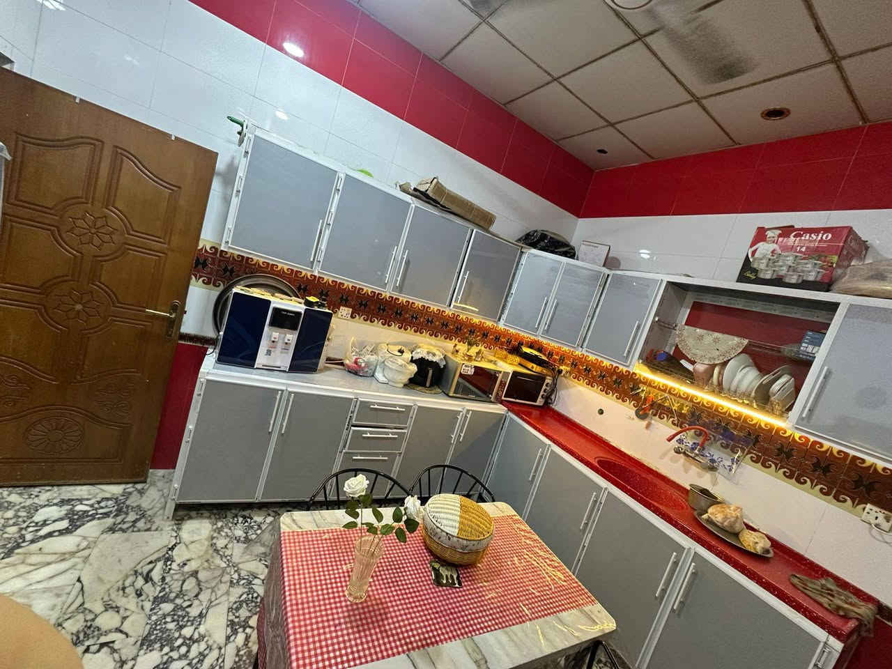 بيت للبيع في الناصريه /مدينة الصدر 400 دار
المساحه 125متر مربع طابو 
يتكون من طابقين 
الطابق الاول /غرفه نوم وصاله واستقبال وصحيات 
الطابق الثاني /غرفتين نوم وصاله وصحيات 
بناء درجه اولى كونكريت مسلح 
مرمر 
جاهز للسكن 
للاستفسار الاتصال على الرقم ***********
