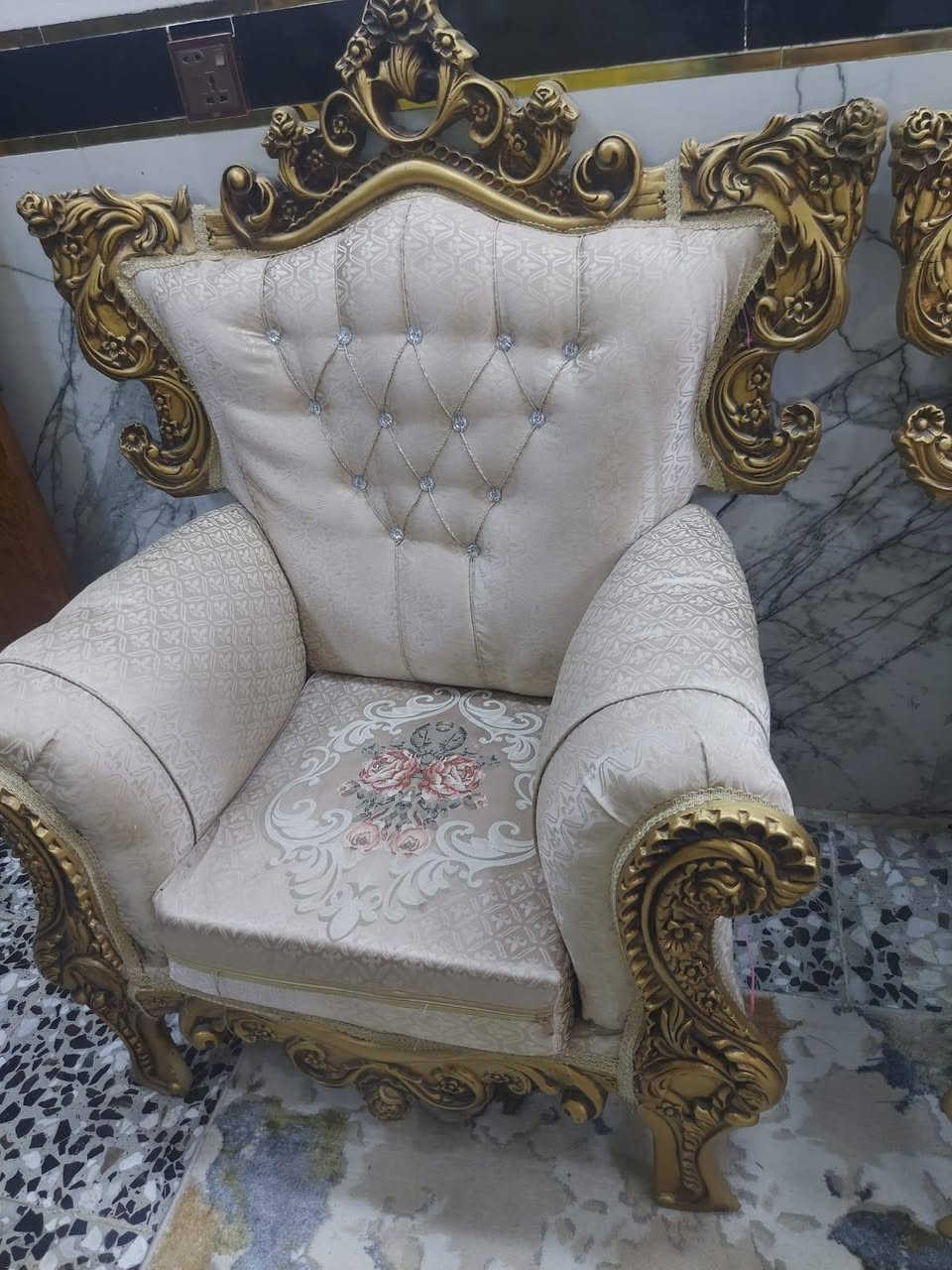 السلام عليكم تخم قنفات جديد ما صار شهرين من ماخذه جديد والله سعر 850 وبي مجال هذا رقمي بو واتساب واتصال مكاني مقابيل المركز النهروان *********** اللي يحب يعامل لا يتصل علي
