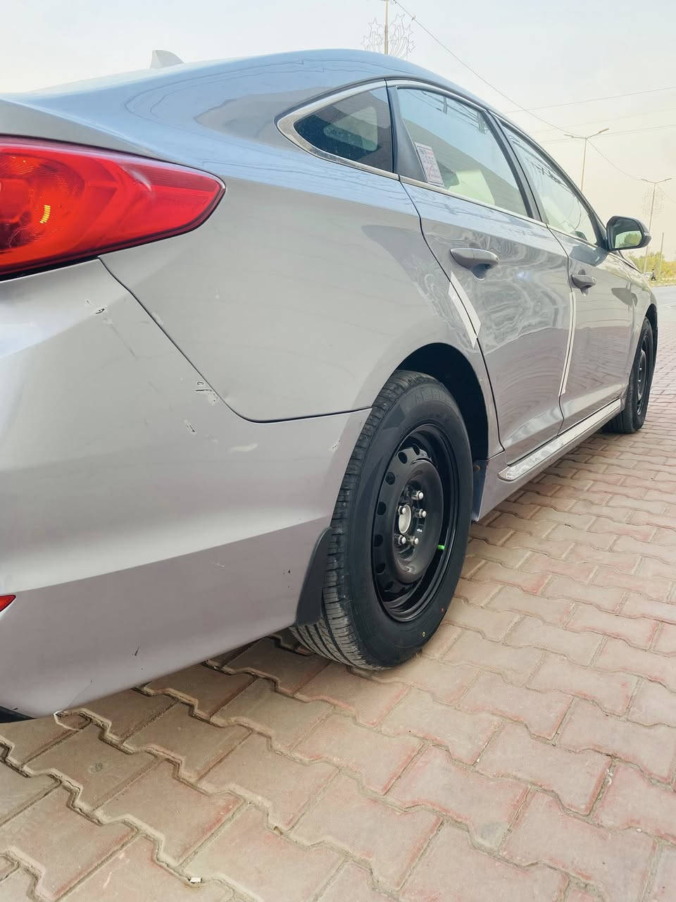 سلام عليكم         سوناته 2016
أمريكي اربع 4️⃣ قطع بدون صبغ           سنويه صاقطه

مكينه كير حداديه تبريد كفاله.            مواصفات عاديه 

سعر 100وبيه مجال               مكان سياره كربلاءطوريج 
***********
