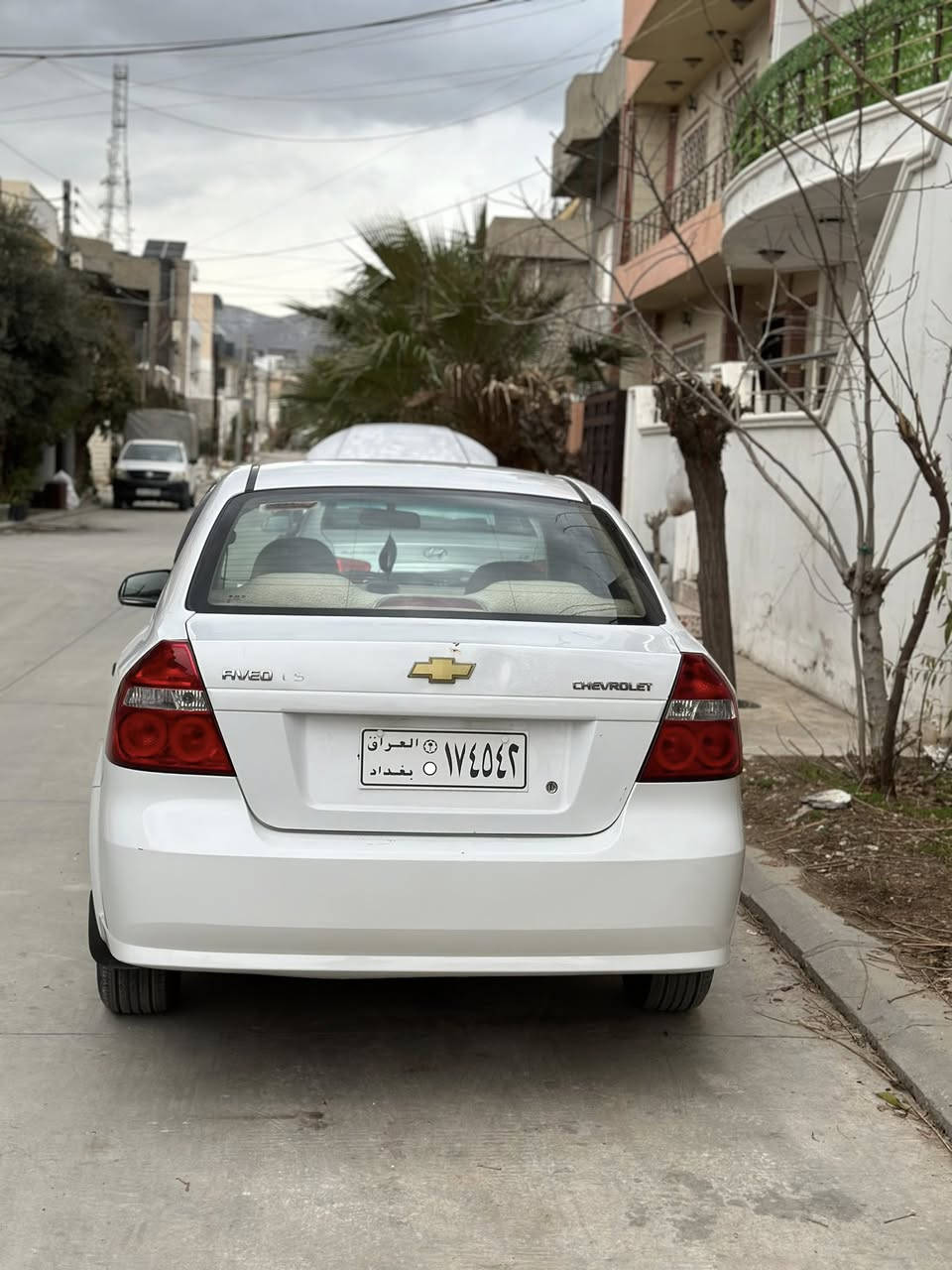 ساغ ساغ ساغ
گێڕو مە کەینەی بە شەرتی فیتەر
موسو بڕاوەو سەقف وحیزام بە شەرت
مەکینە بچوکی گێڕ ئۆتۆماتیک ناو زەردی ٤ جام کارەبا
ئاوێنە کارەبا بەرگەدەرگاو کوشنەکانی لۆک
٢ ڕۆژە تاقمێ تایەی لۆکم بۆ بەبستوە 
ڕۆن و فلتەرو ئەنتی فرێزم دوێنێ گۆڕیوە 
هەموو گیانی بەشەرت سەیارەکە زۆر تازەیە 
کۆدی ئاسایشم بۆ کردوە 
بە شەرتی ماڵی مەدەنی و ماڵی کەس نەبێت 
ڕەقەم شانسی مەزبوتە دەست کاری نەکراوە
لە سلێمانیم ***********
