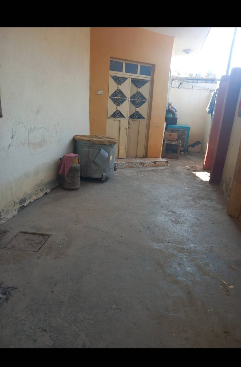 بيت للبيع 🏠   بيع فقططط
المساحه 225 متر 

المكان صويره شارع المطار قرب شارع الشهداء

يبعد عن شارع العام  300م 

بيت طابو زراعي

البيت كله سيراميك طرمه فقط صب وخطين كهرباء + (خط مولد ) 

حديقه مساحه 100م 

اللاستفسار اكثر اتصل ع رقم 

***********
