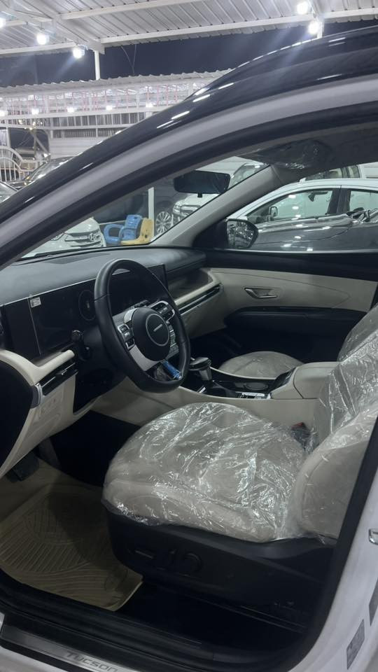 للغوالي ✨🔥
توكسان 2025 توكلر بعدها بحالة الشركة ، كتلوكاتها دفاترها 
ماشية 8000km 
كشنات كهرباء ، تبريد كشنات وتدفئة، 3 كاميرات محيطية ، بردات خلفية ، جنطة كهرباء ، فول مواصفات سيارة  بعد هواي مواصفات 

كفالة عامة  من صبغ ومن كلشي فقط بحافة جنطة شوية بارد قليل جداً ما يناشف بلعين الا تركز بي موضع بلصور 
رقم  السيارة اربيل 
مكان النجف الاشرف 
السعر : 235$ وبيها مجال للشراي 
لاتصال او استفسار : ***********
