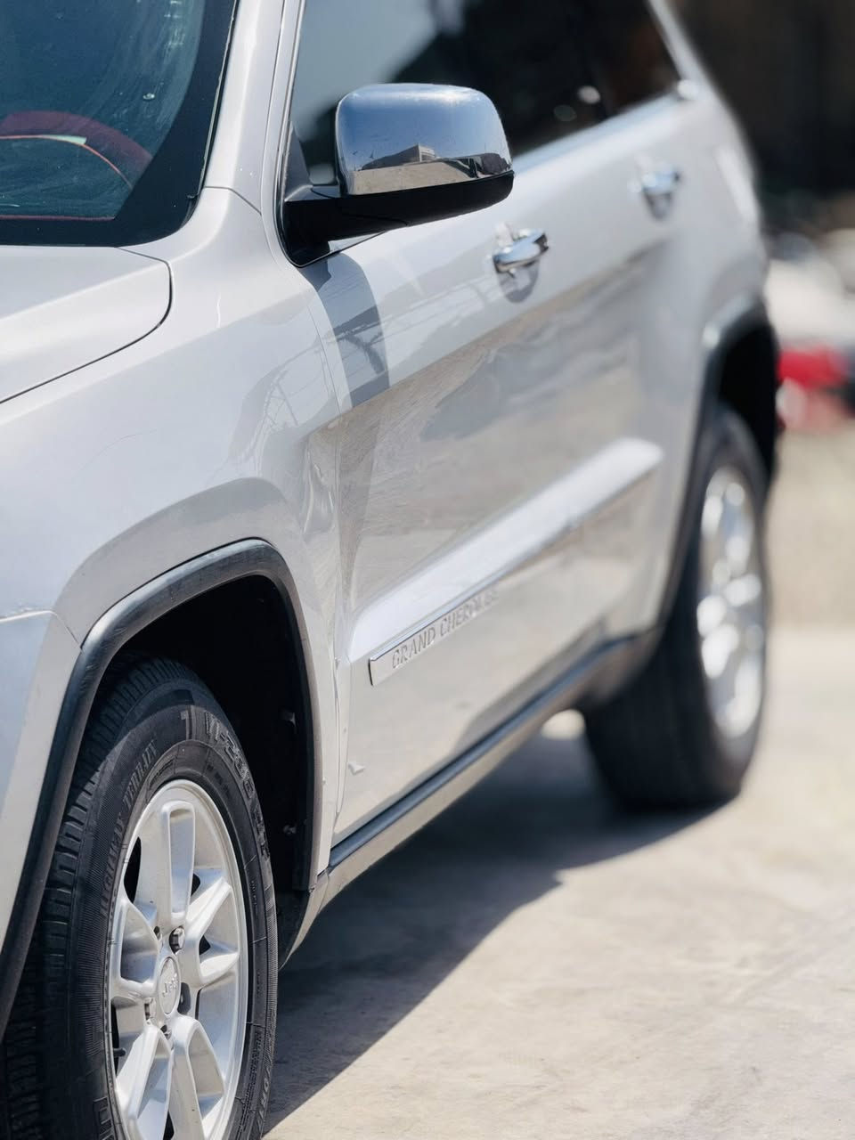 سلام عليكم جيب لاريدو مديل 12 وارد أمريكي حادثها بابين المنه تعديل وصبغ سيارة خير من الله مكينه توني شادها زيرو كيرها خير من الله موصفات نص فول بصمه داخليه بصمه ابوب وجنطه كشن كهربائي تتفئه تبريد خير من الله تايرات ما متعوبات رقم بغداد سعر 150 وبيها مجال لشراي مكان سيارة بغداد ***********هاذ رقم للستفسار
