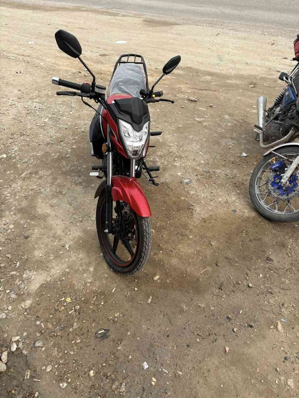 هايوشه 25الشكل الجديد نضافه فول وماشي شي قليل جداً سعره مليون 200وبي مجال حك الجيه
***********
