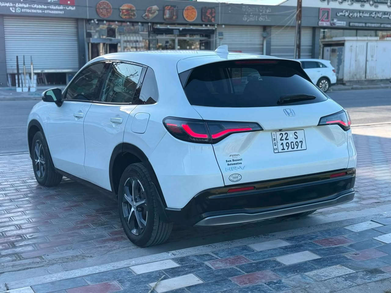 للبيع فقط بدون مراوس honda -HR-V
مواصفات EX_L فول مواصفات 
الموديل : 2023
محرك 2000 تنفس طبيعي
السيارة جديدة جداً
مرآة اوتو دم
بصمة 
دخول ذكي 
تدفىة مقاعد 
كراسي كهرباء 
فتحتة سقف
داخل جلد 
رادارات جانبي
حساس امامي خلفي
مساعد نزول المنحدرات 
تحديد مسار  
شاشة الكبيرة
ماشية (48)
تدفئة كشنات
اوتو هولد
السيارة جديدة 
حادثها جاملغ ايسر وباب مبدل نفس الون 
رقم اربيل 
للاستفسار / ***********
***********

