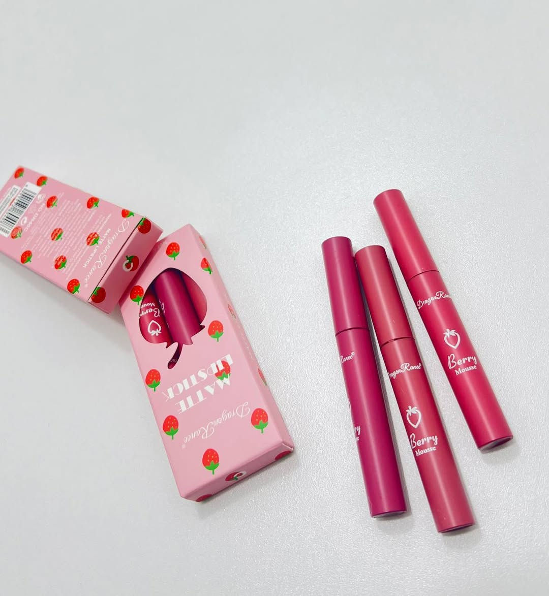 دلّلي شفايفچ بمجموعة أحمر الشفاه المطفّي بقوام الموس الناعم 🤍
ألوان ثابتة، ملمس مخملي، وإحساس خفيف كأنچ ما حاطة شي!
💋 ليش راح تعشقينها؟ ✔️ قوام Berry Mousse ناعم وسلس على الشفاه
✔️ مظهر مطفّي أنيق بدون تشقق أو جفاف
✔️ ثلاث درجات مختلفة تناسب كل الإطلالات
✔️ ثبات حلو يدوم ويخلي شفايفچ جذابة طول اليوم
✔️ حجم عملي – كل علبة تحتوي 3 قطع (5غم لكل واحدة)
✨ من لوك ناعم إلى جريء… كلهم بعلبة وحدة
اختاري اللون، وخلي شفايفچ تحچي عنك 💖

للحجز والاستفسار راسلينا خاص �
#احمر_شفاه #اكسبلور_العراق #تفاعل #عناية #جمال #بنات #اكسبلورexplore 
#فيسبوك_العراق #بنت_عراقية #مكياج #fyppppppppppppppppppppppp


**إذا كنت صاحب هذا الإعلان وتريد حذفه لأي سبب، رجاءا أرسل رسالة إلى الدعم الفني**