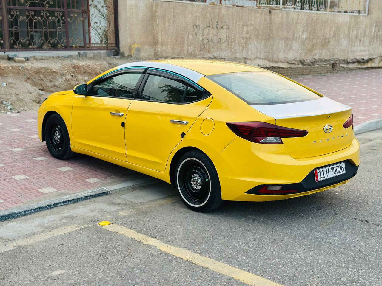 السلام عليكم النتره 2019 حادثه باب فقط بدون دواخل صور الحادث مرفقه بل المنشور  الاستفسار *********** موصفات شاشه كامره تحكم استير حاسات اماميه خلفيه ٣ انضمه قياده محرك 2000 دوش حداديه تخم تاير جديد محرك وكير مكفولات السعر 127 سنويه جديده بسمي  السياره كافله من اي ضربه داخليه بدون ايرباك  المكان كربلاء
