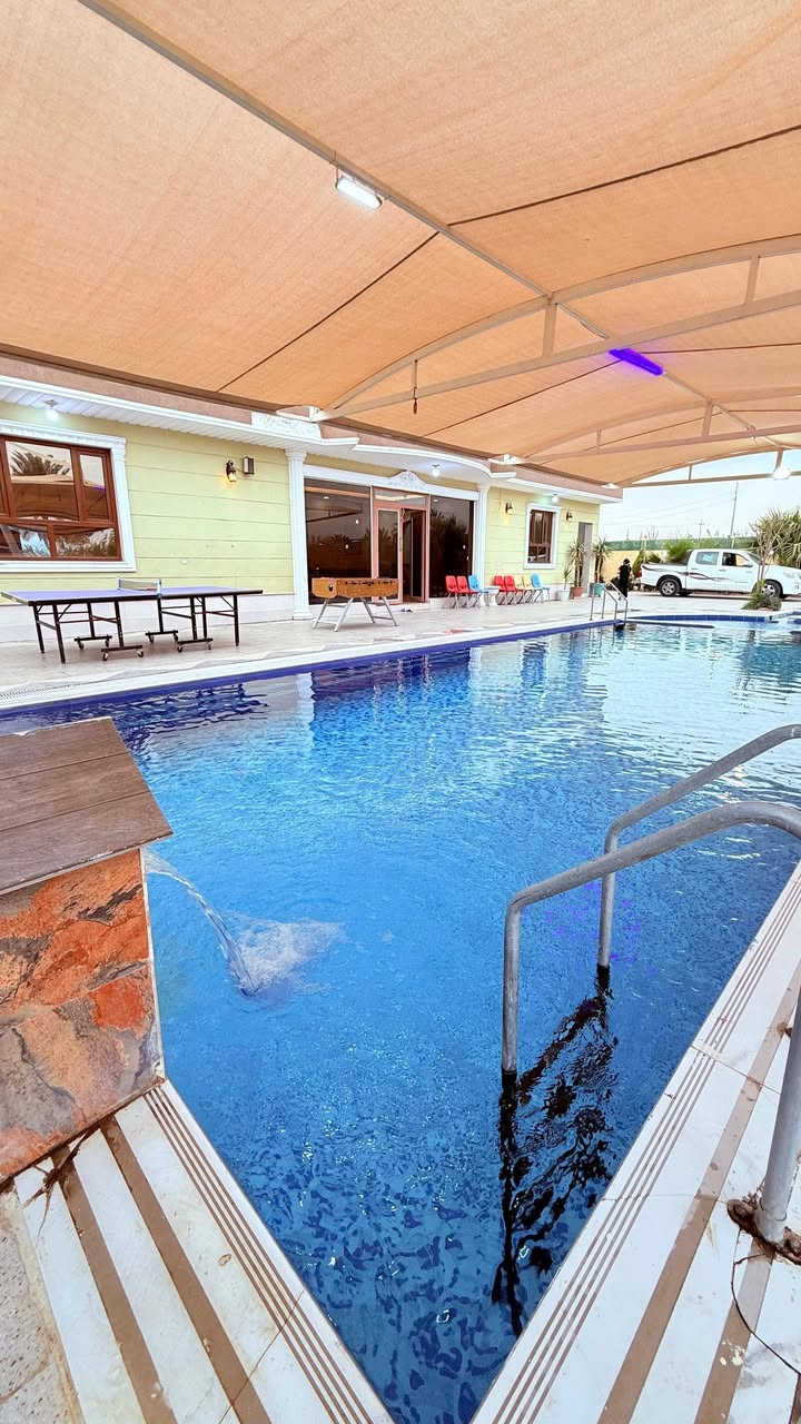 السلام عليكم..☆♤مزرعة  رقم 227♤☆
العاب جميلة ومتنوعه مع بستان فواكة جدا جميلة
زحليكه مراجيح جلسات 
منضدة فيشه العاب اطفال 
مسبحين للكبار والصغار حجم كبير 
غرف نوم وصاله مطبخ مؤثث بالكامل
حدائق باربيكيو جاهز مع تنور 
كراج وجلسات متعددة داخل المزرعة والحدائق 
للحجز واتساب ***********
كل المزارع موثقة شركة المصطفى لسياحة المسابح 
موثقة بتطبيق اجرلي
