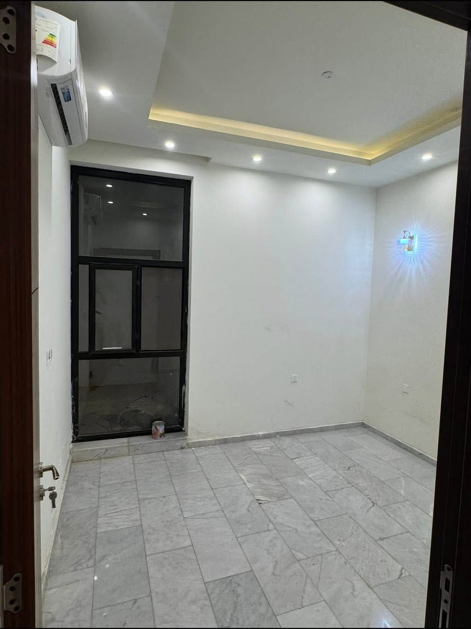 السلام عليكم توجد شقه للإيجار  مجهزه مطبخ امريكي وسبالت فول تحتوي على غرفتين نوم  مع غرفه ماستر وصاله وهول  وخدمات العنوان المنصور / حي المتنبي   للاستفسار  أكثر
*********** بغداد, العراق
