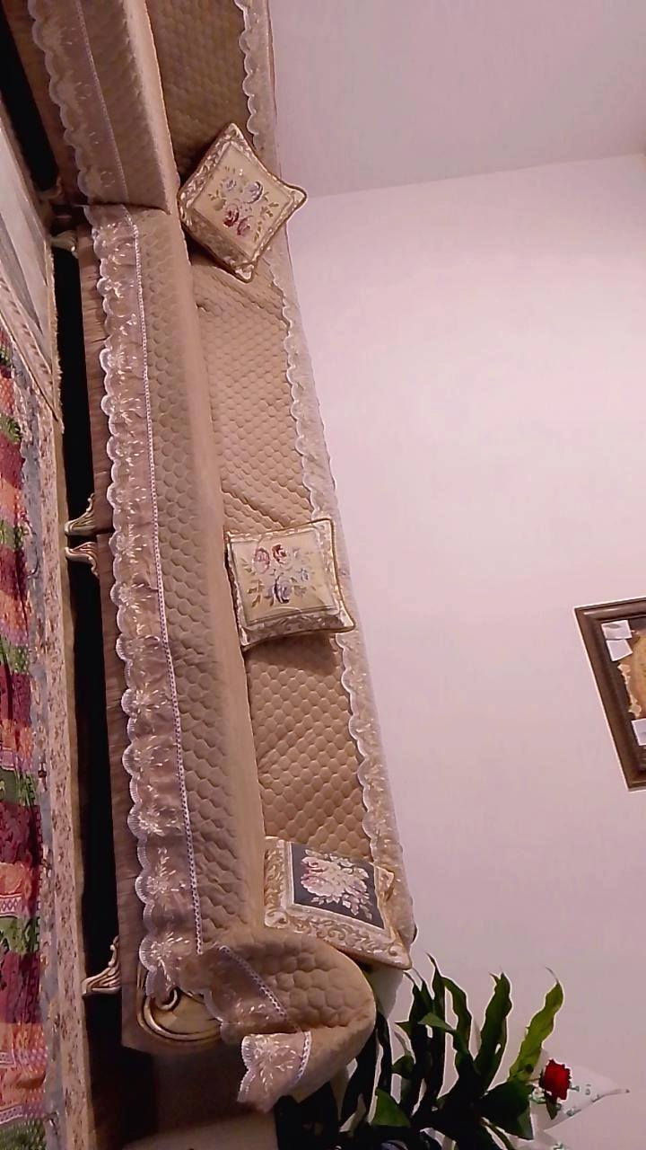 ديوان كامل و2قنفات للبيع مكاني كربلاء حي العباس السعر 300وبيهن مجال رقم الهاتف ***********
