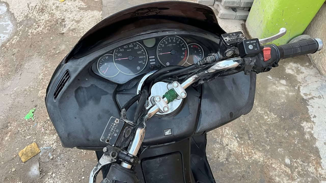 السلام عليكم.
دراجة فورزا 08 الدراجة كاملة وما بيها أي نقص مثل ما هي بالصور وشغال كلشي بيها من كهربائيات ما عدا گيج الرون واگف بس + كفر تاير أمامي.
السعر 650الف وبيها مجال للي يشتري بس .
مكاني كربلاء/الحر متواجد واتساب على هذا الرقم ***********/والماسنجر نفسه.
