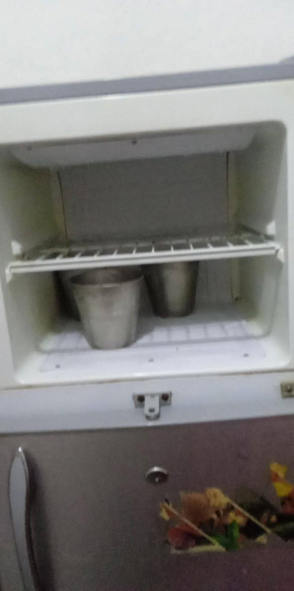 ثلاجه مابيه اي خلل لاستفسار اتصال ع هذا الرقم ***********
