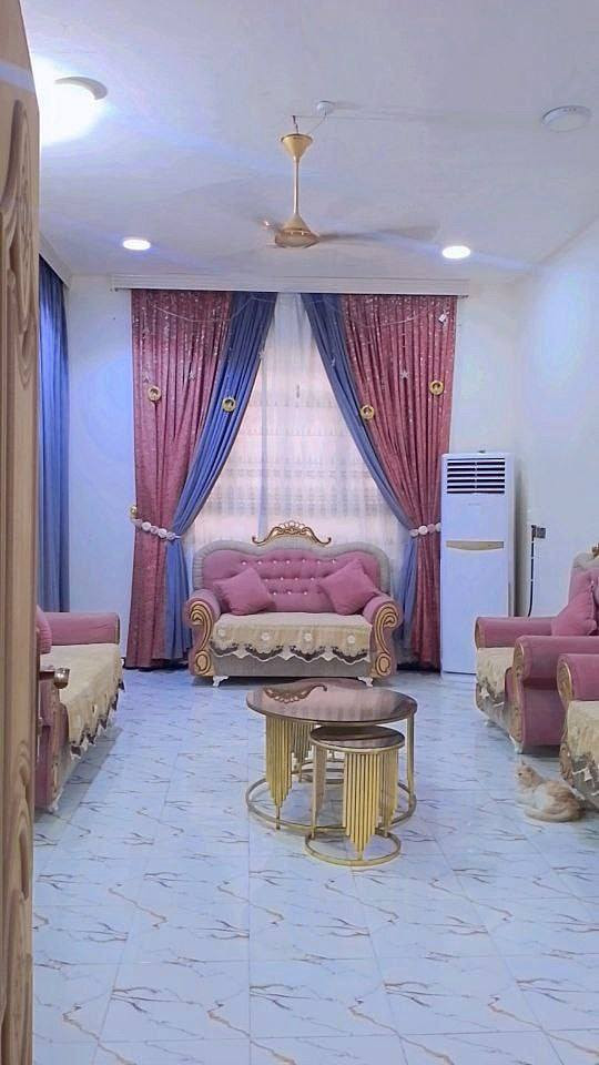 السلام عليكم
بيت للبيع مساحة 250م ، واجهه10، نزال25، طابو زراعي سند 25 
يحتوي ع الإستقبال ٦ونص ×٤ صافي 
المطبخ ٥ونص ×٤ البارد الحار ٤×٢ 
الكلدور ٩ ×٤ 
مجمع صحيات 
غرفتين نوم 
غرفه ٥ونص×٤ + غرفه ٥×٤ 
كراج ٩×٣ + حديقه
السعر 135وبي مجال ،
العنوان:شارع100 قرب شارع شريفه(ع) محيزم الرابعة
الاتصال على الرقم: ***********
