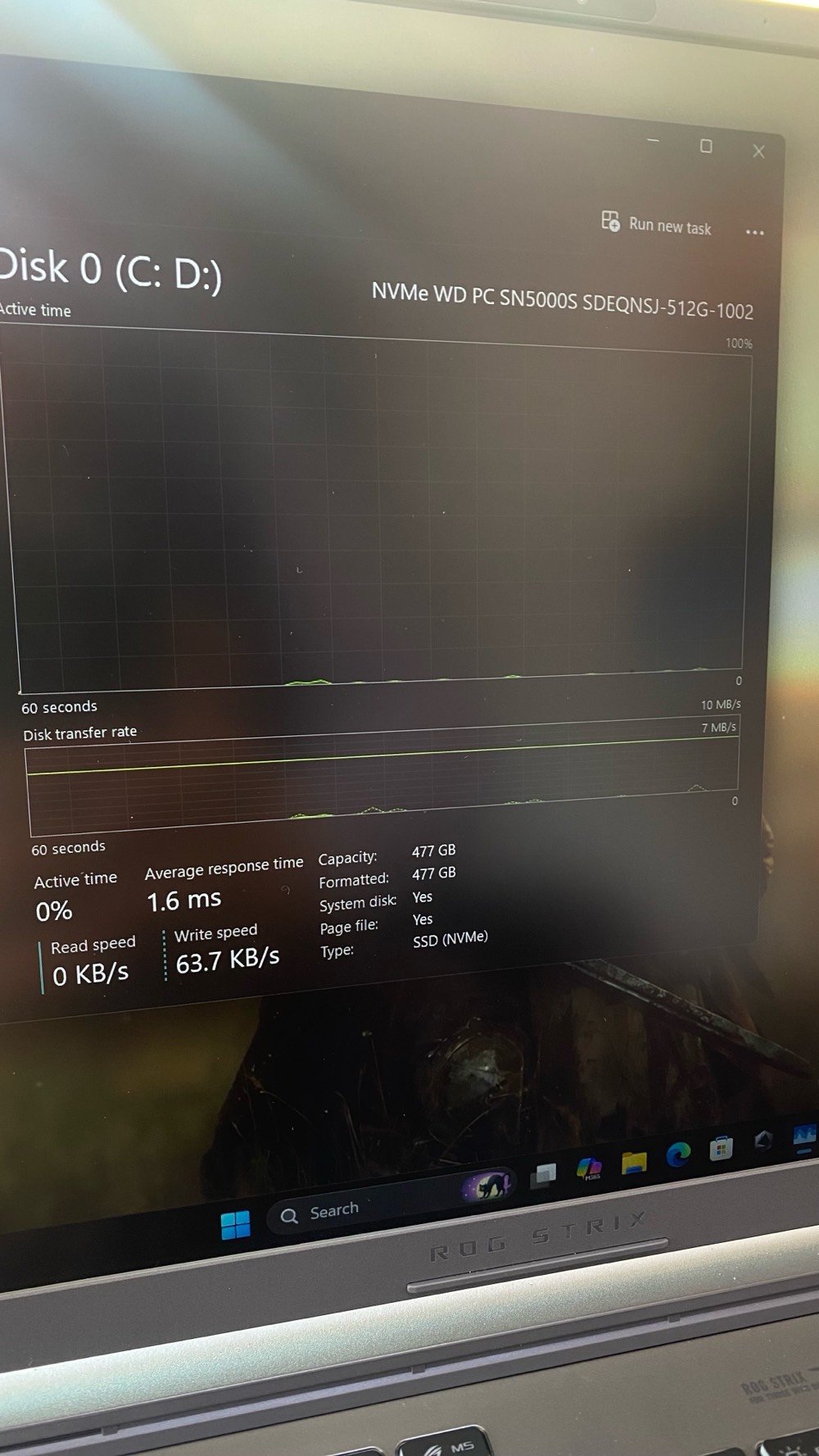 لابتوب ASUS ROG STRIX للبيع 
CI 7 GN 14HX 
RAM 16 DDR5 
SSD 512 
GPU RTX 5070 8 G  
مسخدمة شهر واحد فقط كامل الملحقات 🙏🏻. 