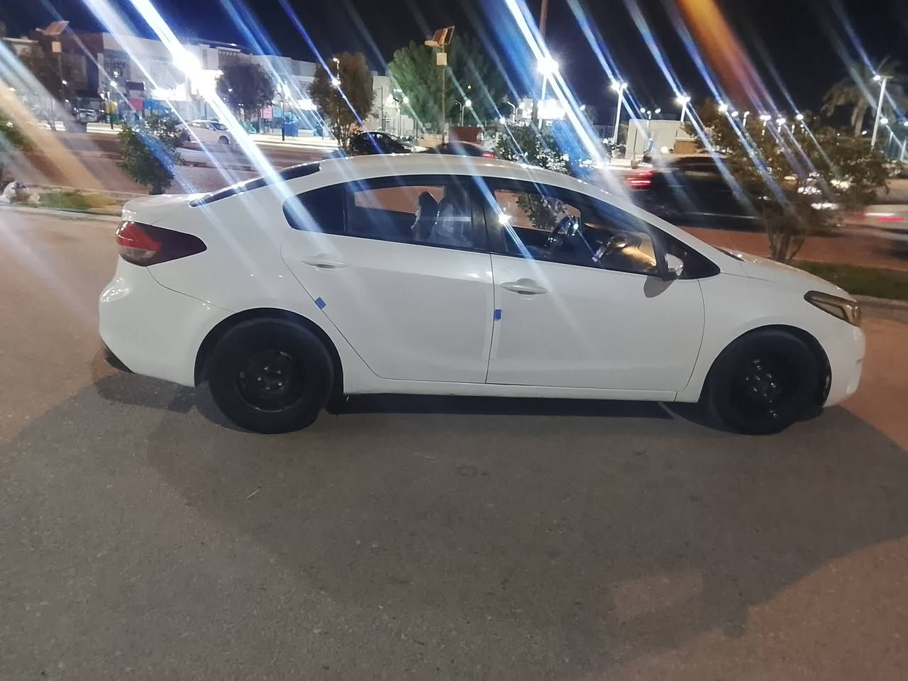 كيا سيراتو 
موديل 2017 سياره جاهزه 
محرك 600 السياره والبيعه ملاحظات بسيطه يعني بس الهلالات صبغ الوراء سياره جاهزه وحلوه كير مكينه حداديه تبريد شغال كله جاهزه سياره رقم سياره شعر بالمري كمات بالستيرن السياره جاهزه على خير معروضه للبيع ***********
