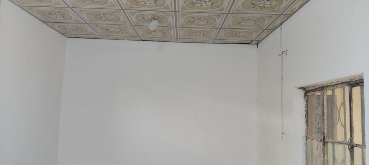 دار 🏠 البيع طابو ملك صرف عرصه تحويل بل اسم المساحة 150 متر العنوان بصره ابي الخصيب منطقه أبو مغيره قرب نهر خوز يبعد على سيدين 100متر موقع منتاز جوارين أبو الخصيب القدامه يتكون بيت 🏠 من 3غرف ودوانيه وصاله صحيت خارج وداخل بيت فارق اتكاتب وستالم مفتاح 🔑  السعر مطلوب 70مليون وبيه مجال الاستفسار أكثر اتصل أو وتساب ***********
