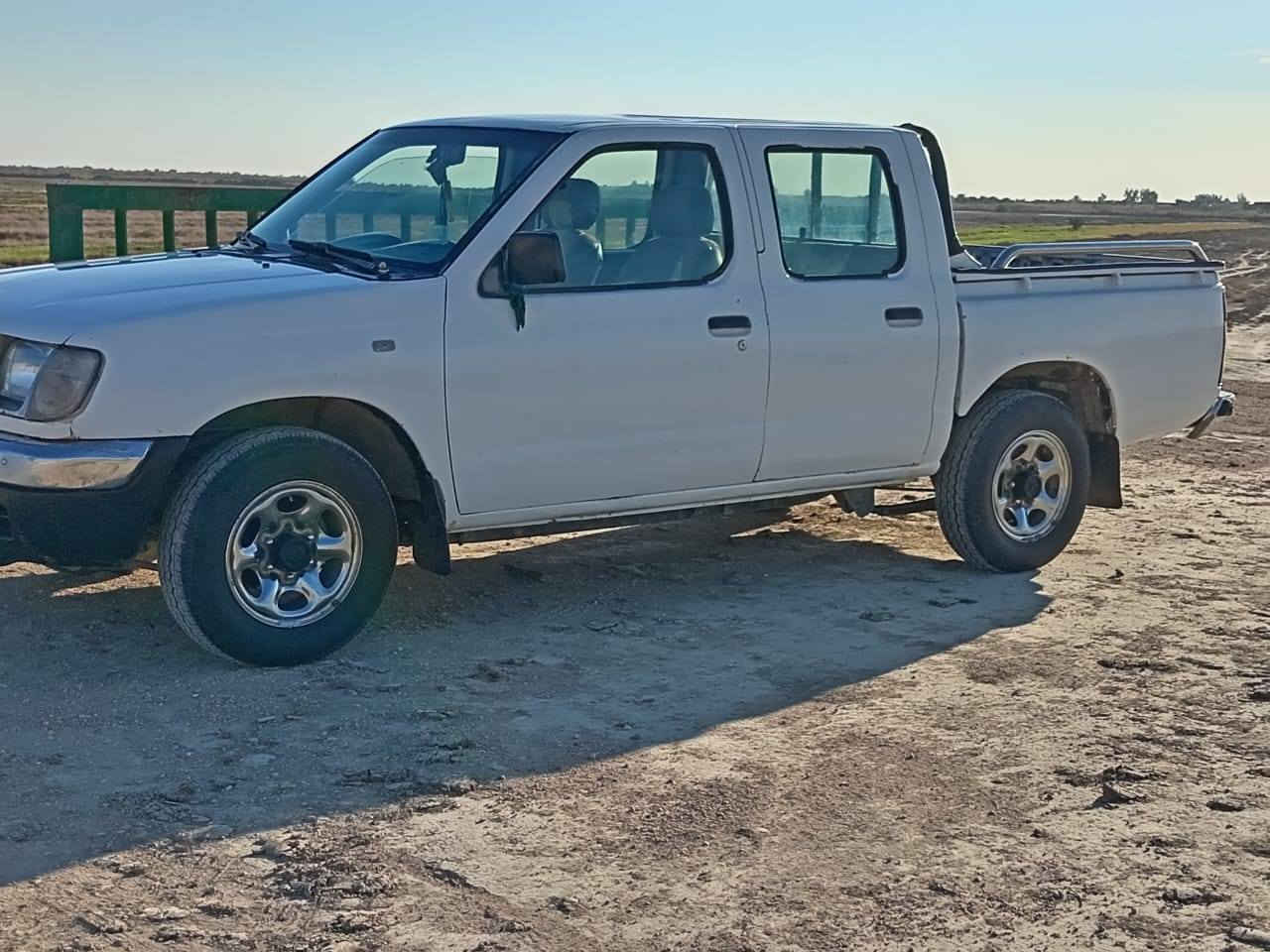 نيسان للبيع مديل 2000تبريد ثلج تتدفئه مكينه وكير واكسن مكفولات سياره كلش حلوه رقم نجف تحويل ثاني يوم فقط للتصال.  ***********. اوو ***********
