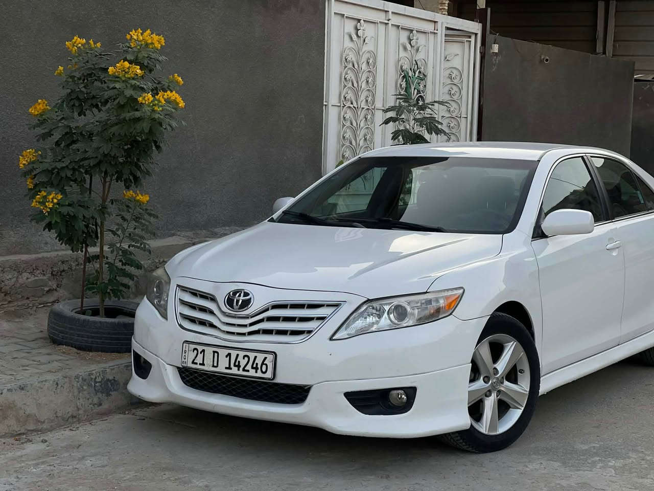 كامري 2010 se وارد امريكي 
محرك 2500cc بي تنقيص بسيط 
كير مكفول 6 نمر 
سونارها مُرفق بالصور
مواصفاتها كشن كهرباء 
تحكمات ستيرن 
ويل 17 بلادي نظيف 
تبريد ثلج 
 رقمها سليمانية بأسمي تحويل ثاني يوم 
مكان السيارة كربلاء المقدسة 
رقم الهاتف: *********** 
السعر: 125 ورقة وبي مجال بسيط للشراي كربلاء, العراق
