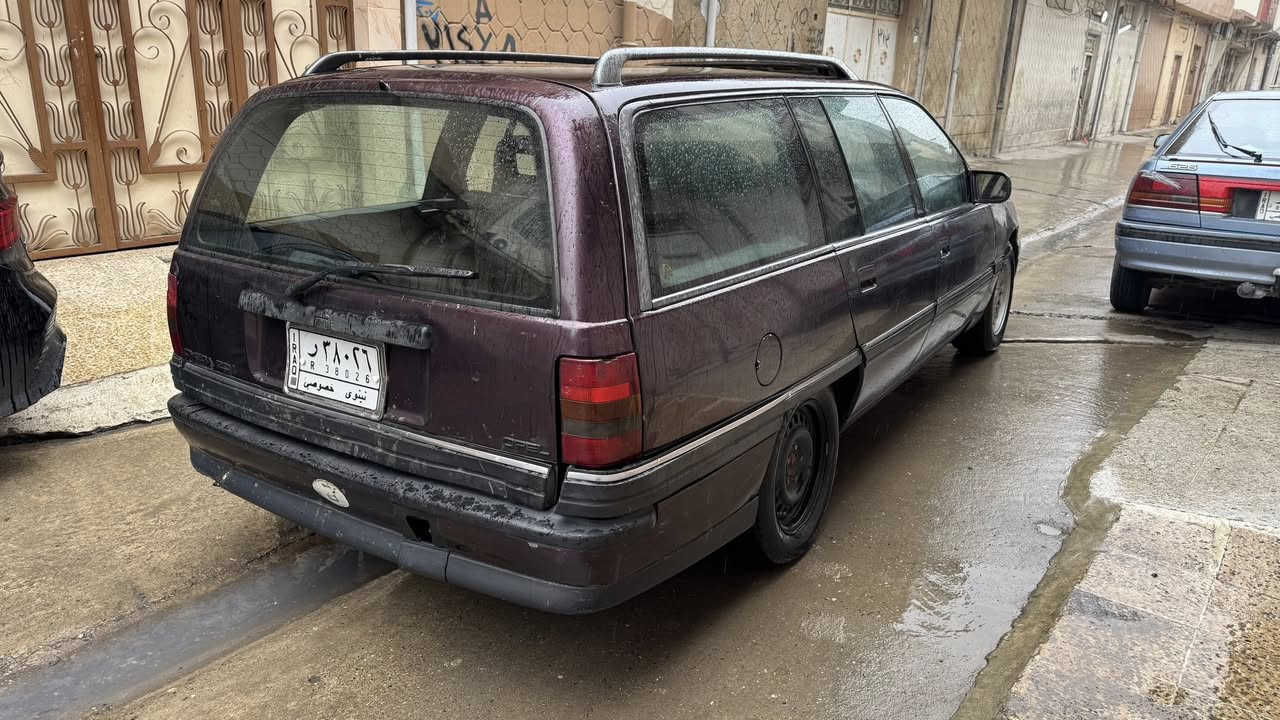 السلام عليكم اوميكا 20 للبيع الموديل 1993 اوتماتيك جامات كهربائي اسلايت كهرباىي كير ومحرك شرط السنويه 27 كاربون بنزين التواصل على الرقم ***********/***********
