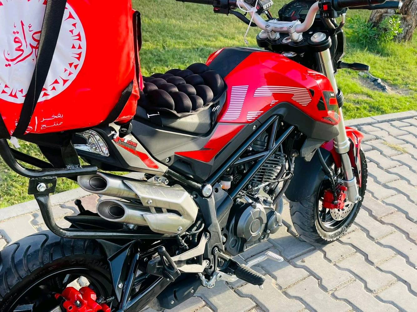 السلام عليكم 
حبايب الدراجة للبيع بنلي 135cc موديل 2025 رقم اربيل مميز التحويل شوكت ميريد المشتري اني جاهز امانه الله الدراجه ع ايدي نضيفة ميه بالميه مابيها اي نقص وتزويدات فول وكل قطعها بلادي مابيها اي تغير الدراجة وماشيه قليل جدا والسوبايه اصليه مالتها من عجلة الخليج وهدية وياها خوذه اصليه بلون الدراجه وسماعة خوذه والدراجه بيها تزويد لايت عالي ناصي ورماش ومقعد طبي وكفوف ستيرن الدراجه وصندوق دلفري كبير  امانه الله مابيها اي نقص وارجع اكرر الرقم مالتها اربيل مميز جدا السعر والتفاصيل ع رقم الواتس او الخاص 
 مكاني بغداد الرسالة الثانية ***********