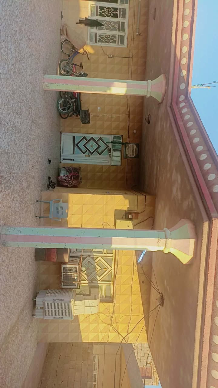 السلام عليكم ورحمه الله وبركاته 
بيت للبيع+ارض800متر
 قرب محطة وقود المحاسن 
يحتوي على 3 غرف نوم 6×4
كليدور 12 متر + حمام داخلي 
مطبخ 5×4 كامل سيراميك 
استقبال 8×4 
بناء حديث 
الاستفسار الاتصال على الرقم ***********
