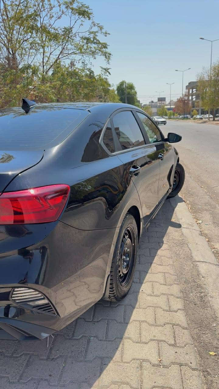 سلام عليكم للبيع فقط بدون مراوس 
كيا فورتي موديل 2023 الشكل الجديد 
رقم اربيل الجديد هزه وفحص ورقم جديد بأسمنه 
نص مواصفات 
✅شاشه 
✅كامرا 
✅تحكمات 
✅تدفئه كشنات 
✅رادار
✅تحديد مسار
✅مانع انحدار  
وباقي المواصفات العاديه 
مكينه 2000 دوش 
ماشيه 25 الف حقيقي 
السياره حيل جديده ونظيفه 
حادثها جاملغ امامي 
بدون ايرباك بدون دواخل 
كير مكينه كفاله عامه 
مكانها بغداد 
السعر 144 ورقه مجال كولش بسيط


**إذا كنت صاحب هذا الإعلان وتريد حذفه لأي سبب، رجاءا أرسل رسالة إلى الدعم الفني**