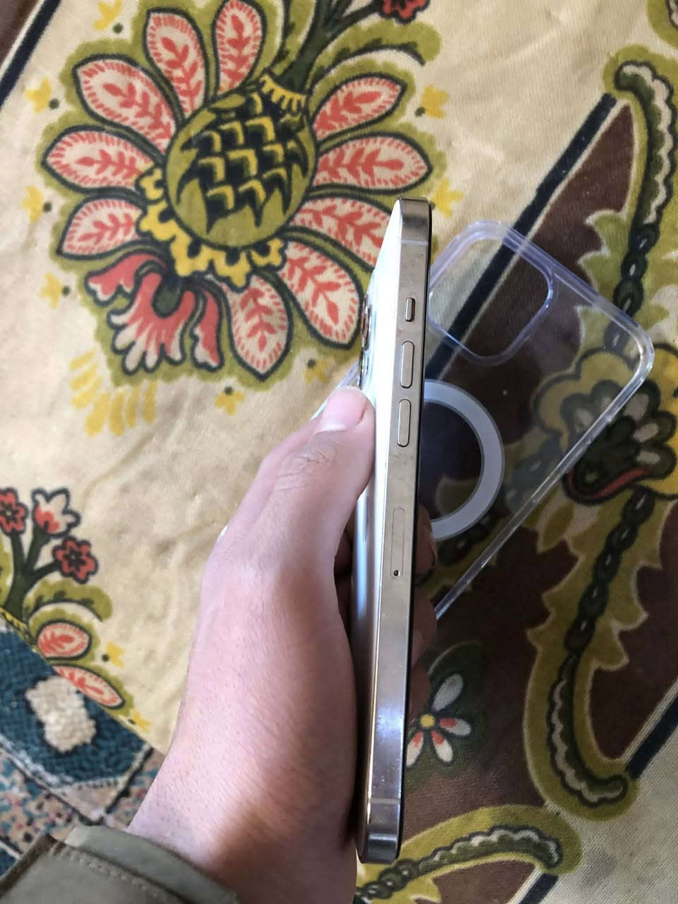 السلام عليكم 
ايفون ١٢ برو ماكس 
نموذج m/ZA
الذاكره ٢٥٦
البطاريه١٠٠ مبدله وانطي بيها ضمان شهر
الجهاز حيل نظيف 
لون ابيض 
الكامره دمعه
مبدل شاشه اصليه شرط 
السعر ٣٤٠ وبي مجال بسيط أبو ٣٠٠ لاتعب نفسك الرزق علا الله 
مكاني الموصل حي الحدباء
للاستفسار خاص او ***********
