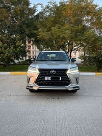 لكزس ٢٠٢١ • ماشيه ٥٥ الف • وكالة مكفولة