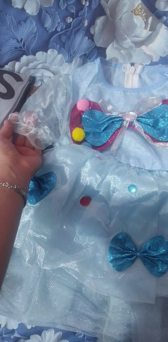 بنات بدله بناتي عمر سنتين الطول 3 اشبار واصبعين والعرض شبر و4 اصابع سعرها وي التوصيل 10 الاف للحجز راسلوني خاص


**إذا كنت صاحب هذا الإعلان وتريد حذفه لأي سبب، رجاءا أرسل رسالة إلى الدعم الفني**