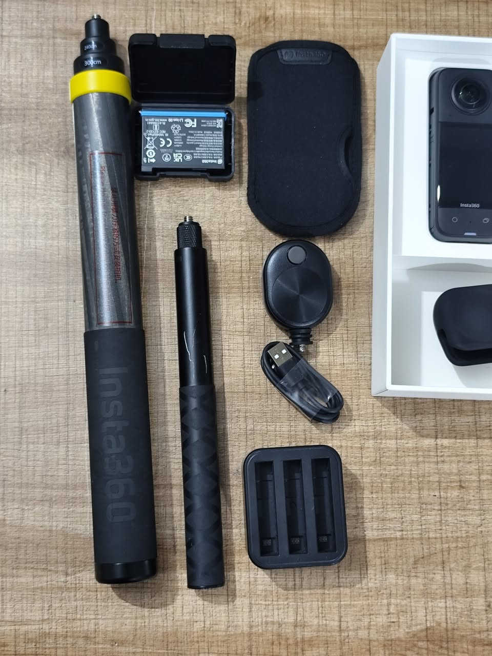 كامرة انستا اكس 3 جديدا استخدام خارج العراق داخل العراق ما مشتغله معا ملحقات 
بطارية عدد 2
قاعدة شحن 1×3
رام 64
عصا 1 متر +عصا 3متر 
قواعد تثبيت 4قطع معا المعدات كامله 
كراب حماية عدسه + كراب حماية كامله 
السعر 600 بيها مجال 
*********** اتصال او واتساب
