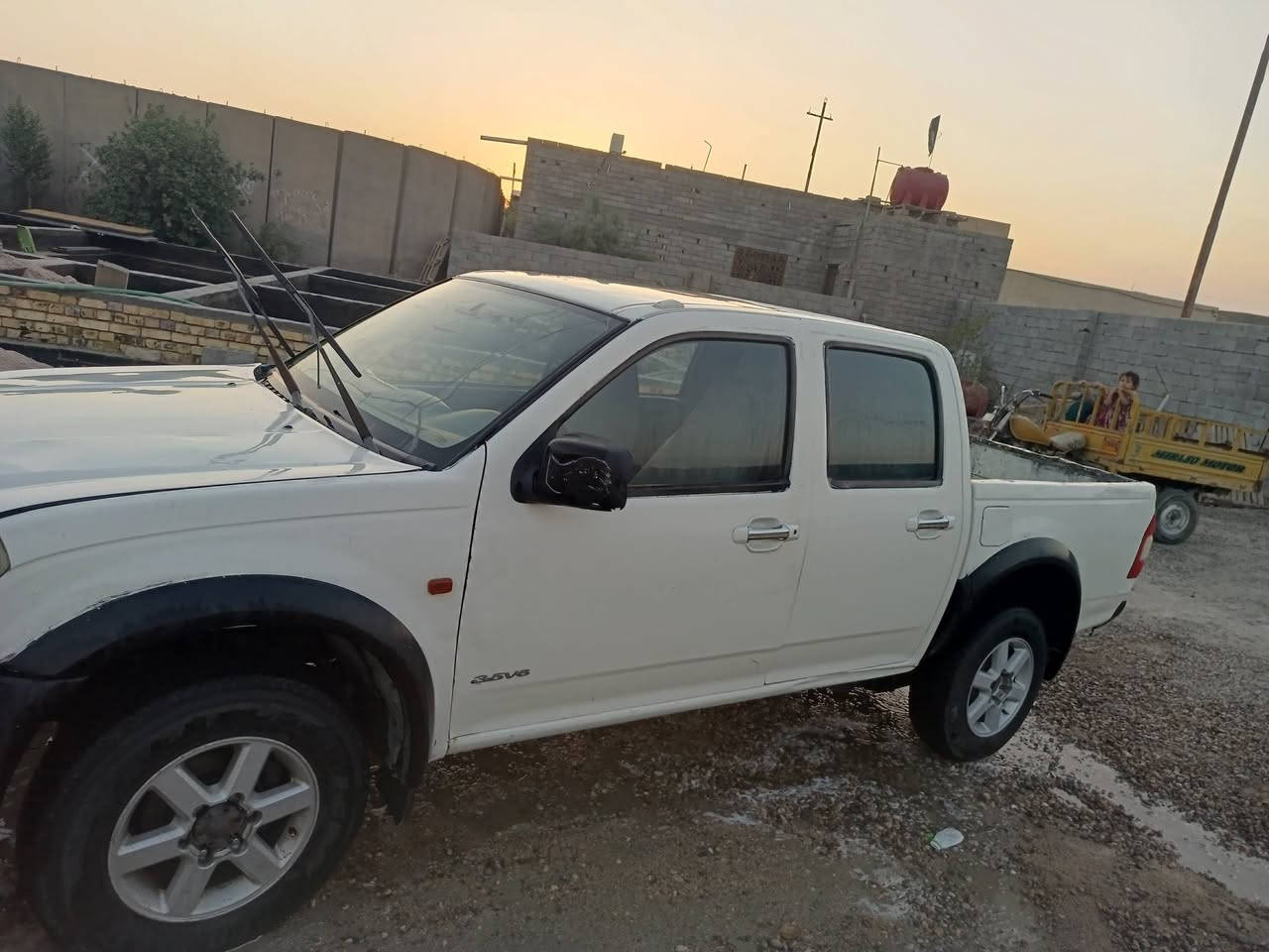 لوف للبيع موديل 2005 مزاد بغداد محرك بنزين محرك متسوبيشي الشد جديد ***********
