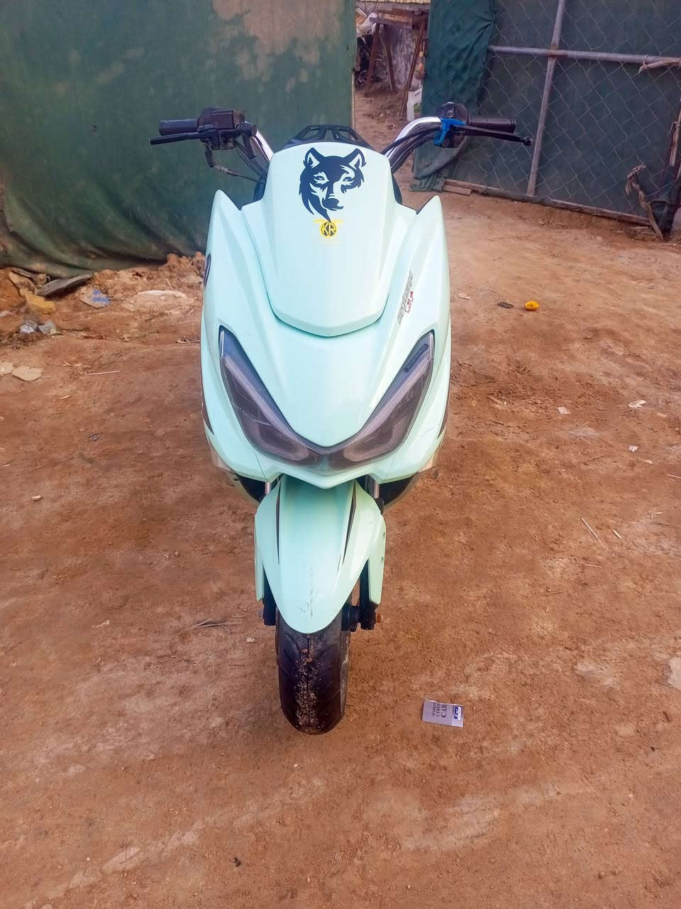 سلام عليكم
دراجه هوشا للبيع بيهه وصل محل 
مديل 2025
لايت ثلجي زنون عالي ناصي 

كهربائيات كله شغال 

ويل اسود كفرات ما امبدله 

السعر 800 وبيها مجال 

استفسار***********
