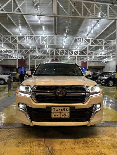 #معرض_بيت_شريجي_لتجارة_السيارات👑
العنوان:كوت حي لحكيم شارع العماره 🧿
عرض اليوم الوحش لاندكروز 2021 جيهان مكملة ✈️ فول لفول  والسياره بيها 3 قطع صبغ السونار مرفق مع الصور وسعرها 455 وبيها مجال بسيط 
#تويوتا_لاندكروز
اللون: ابيظ white
عداد المسافات:106km
المواصفات:  رقم اربيل تحويل او وكاله عامه  
6 سلندر سياره كلش جديده وجاهزه من كلشي تخم تاير جديد 
سلايد(فتحة قمارة)
كراسي جلد
كراسي اثنين كهرباء
تبريد خلفي شاشة
شحن الهاتف لاسلكياً
ثلاجه
كروس سرعة
فول تحكم استيرن
شاشة عرض الاعطال
صندوك كهرباء(شفط)
فتح صندوك تلقائيا  
دبل كير(عادي+اوتوماتيك)
ناقل حركة 6 نمر
دبل حساس(امامي+خلفي)
نظام تحكم بمستوى الضوء الداخلي
مانع تزحلق
نظام فتح الابواب لاسلكياً
فور ويل
شاشة امامية كبيرة اصلية + شاشات خلفية
كامرة خلفية اصلية
تشغيل عن بعد
دوسات كتابة landcruiser
اشارة بالمري
مري كهرباء(شفط)
لايت عدسة زنون(عالي+ناصي)
لد امامي
#ويل_20_الجديد_كليا
#سستم_صوت
مدخل
CARPLAY
‏BLUETOOTH 
‏AUX
‏I POD
‏USB
‏CD

للاستفسار الاتصال بِنَا على الأرقام التاليه

  حسنين *********** واتساب او اتصال
