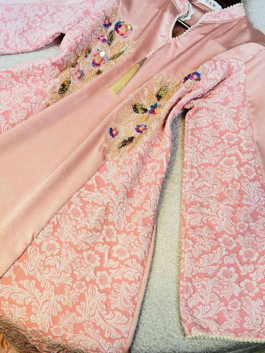 الـسعـر20الـف🤍✨
القياسات(L,xl,2x,3x)

للحجز و الاستفسار التواصل على الأرقام واتس اب 
***********
***********
***********
***********

توصيل بغداد  5000
توصيل محافظات  5000

