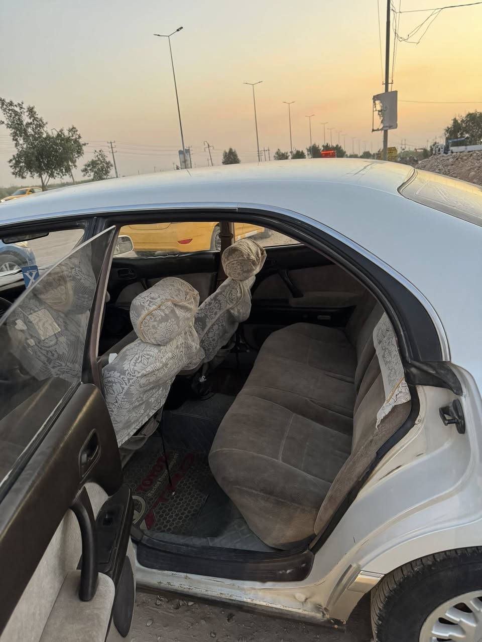 السلام عليكم بطه كراون للبيع موديل ٩٤ جاهزه من كلشي كير مكينه تبريد حداديه تخم تاير مابيها اي نقص تحويل مباشر العنوان واسط العزيزيه السياره مكفوله من كص نقل جثه شرعيات 

السعر 
٤٥
***********
