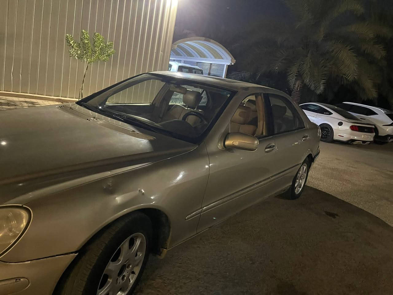 سياره موديل 1999
رقم بغداد خصوصي بسمي كبل تحويل سنويه جديده رقم انكليزي 
حاله سياره متوسطه مائله الى ممتازه 
رقم تواصل ***********
السعر 88 ورقه و بيه مجال 
موقع النجف اشرف
