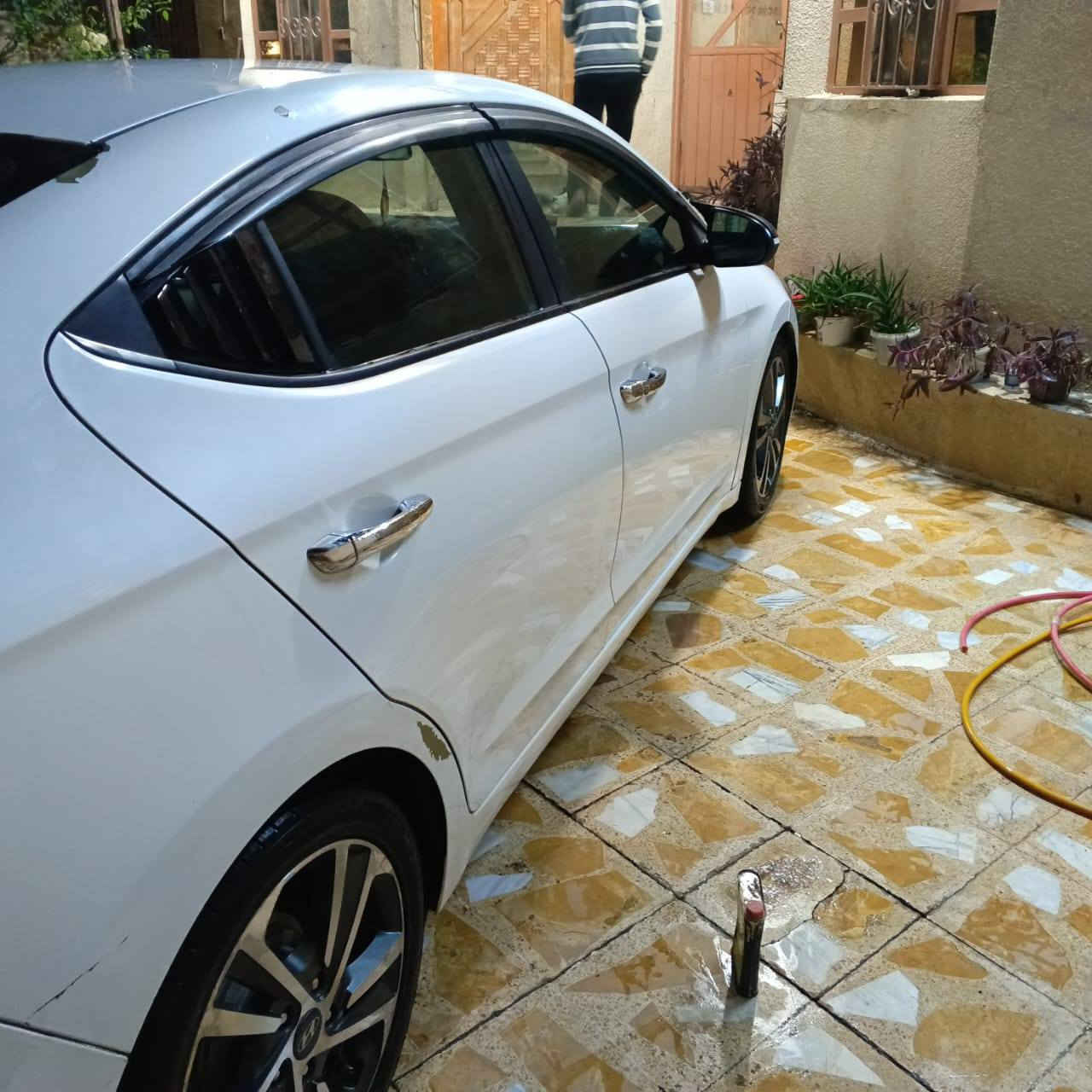 النترا موديل 2017 ضرر صندوق فقط بدون دواخل صبغ مكشط شوية ماشية 73 ويا كاربون بانزين السعر 115وبيها مجال
***********
