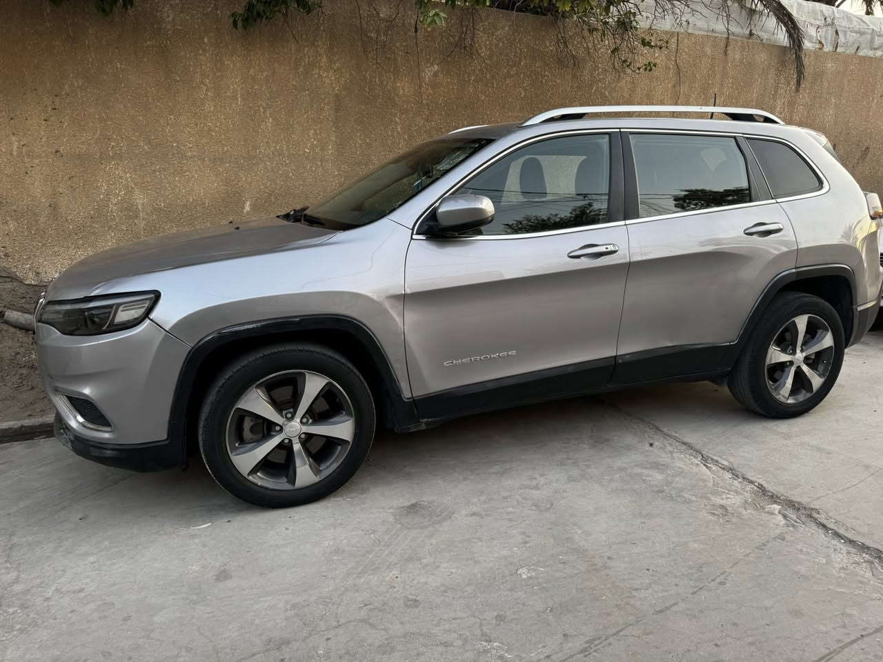 جيب بزون 2019 ماشيه 39ميل بصمه تشغيل عن بعد رادارات بلمري حساسات خلفيه تحكمات ستيرن  تبريد قطعتين السياره  حادثها موجود بلمنشور واكو سونار لمتدد بس فتحه مابيها 
السعر على الخاص ❤️


**إذا كنت صاحب هذا الإعلان وتريد حذفه لأي سبب، رجاءا أرسل رسالة إلى الدعم الفني**