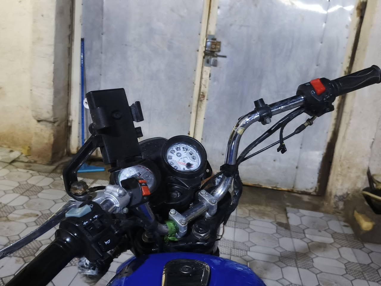 سلام عليكم اخوان دراجه دراجه HLX 150هندي
بس مبدل اله مكينه برات الله شاهد رزانه فول كهربايات كلها شغاله دراجه شخط مابيه تاخذه تترحملي 
⭕مراقم ذي قار صاحب السنويه موجود 
السعر خاص وبيه مجال والشراي يشلع عيوني و ياخذهن
مستعجل على بيعتها 
  ⭕مكاني ناصريه المركز تواصل خاص مفتوح
او على الرقم ***********
