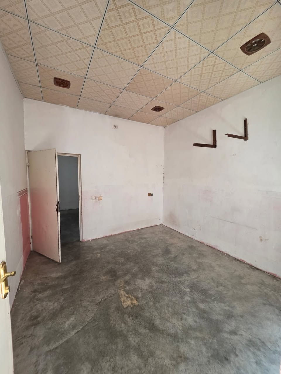 🏡 خانوو بۆ کرێ 🏡

📍 شوێن: حەمەی کەریم ، لای مزگەوتی مەلا عەلی

✨ تایبەتمەندییەکان:
🔹 رووبەری ١٨٠ مەتر
🔹 سەربەخۆ
🔹 نزیک قوتابخانە
🔹 نزیک مزگەوت
🔹 شوێنێکی ئارام و گونجاو بۆ ژیان

🌟 هەلیەکی باش بۆ ئەوانەی بەدوای شوێنێکی گونجاو و خزمەتگوزارییە سەرەکییەکاندا دەگەڕێن.

📞 بۆ زانیاری زیاتر پەیوەندی بکەن.
*********** 
***********
