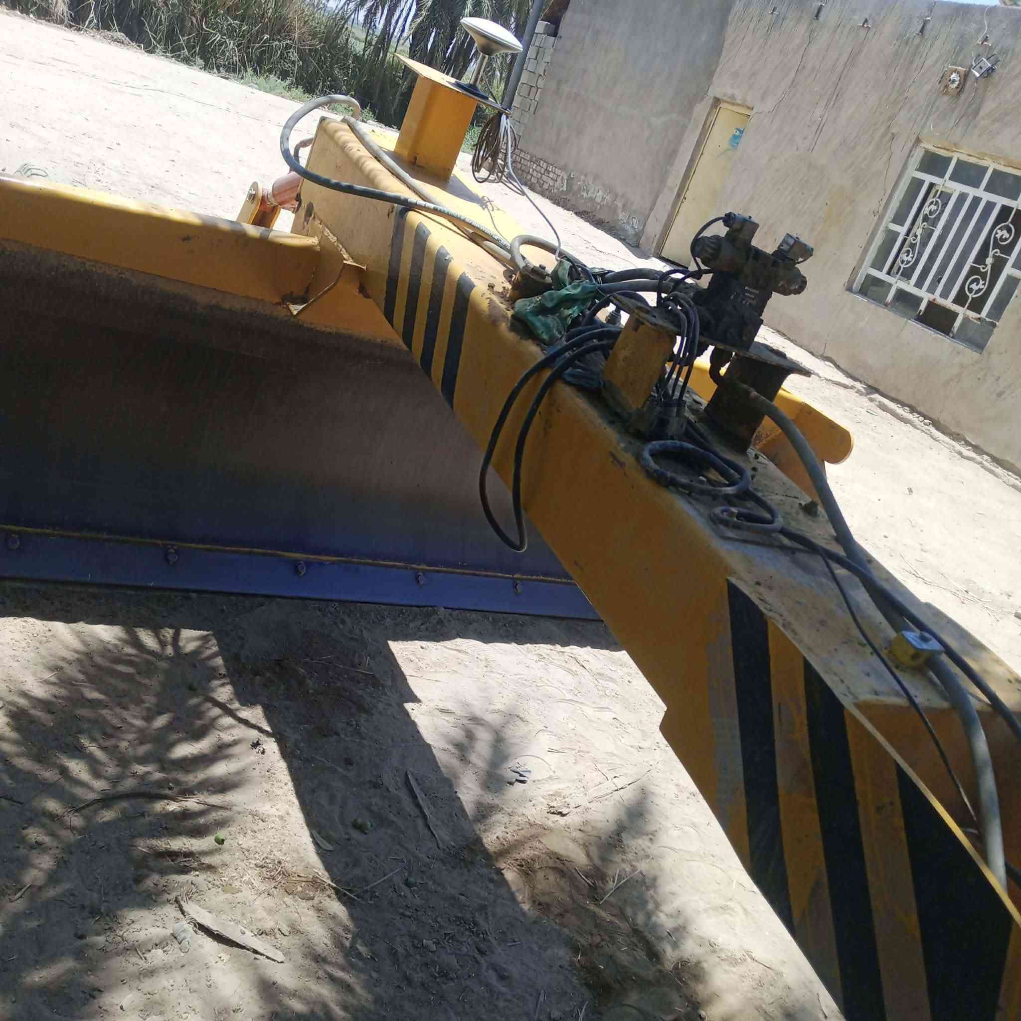 معدلان ثلاثه متر للبيع مع جي بي اس مكلف بالمنشور الاتصال على الرقم ***********
