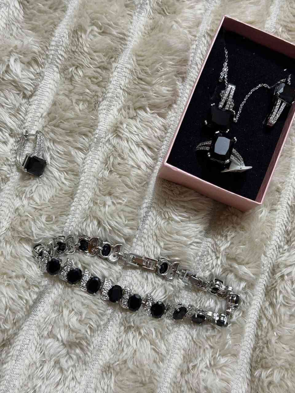 فضه 925 اسوار كلاده محبس تراجي قياس لمحبس 10


**إذا كنت صاحب هذا الإعلان وتريد حذفه لأي سبب، رجاءا أرسل رسالة إلى الدعم الفني**