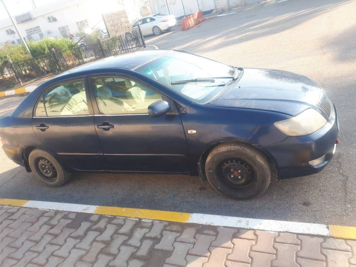 السلام عليكم .. 
السيارة صدر جديد.. تخم تاير جديد.. باتري جديد ..
كهربائيات كلهة شغالة 
بيهة ضربة خفيفة جاملغ أمامي 
مصبوغة عام جمالية ...
بيهة تبخير وتنقيص 
***********
