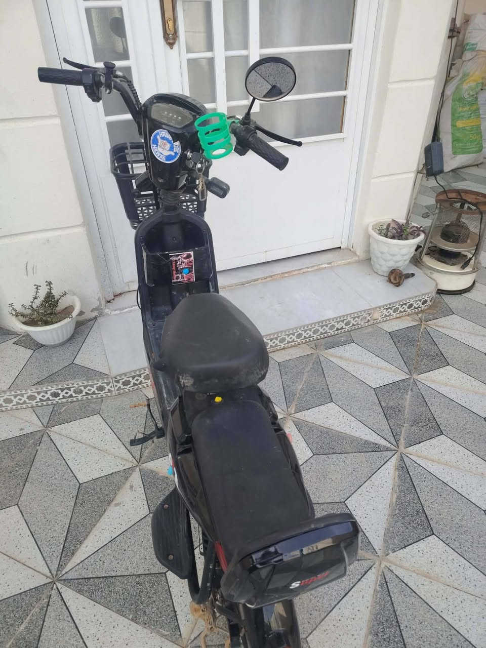 ماطور شحن للبيع جديد اخو لجديد نضافه90٪ سعر 225وبي مجال 
رقم***********
