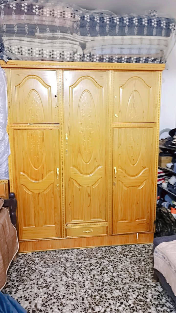 كنتور للبيع تفصال
٣ بيبان وملحقين
مكان بغداد حي ور 
سعر ١٧٥ وبي مجال 
رقم راسلني وتساب ***********
