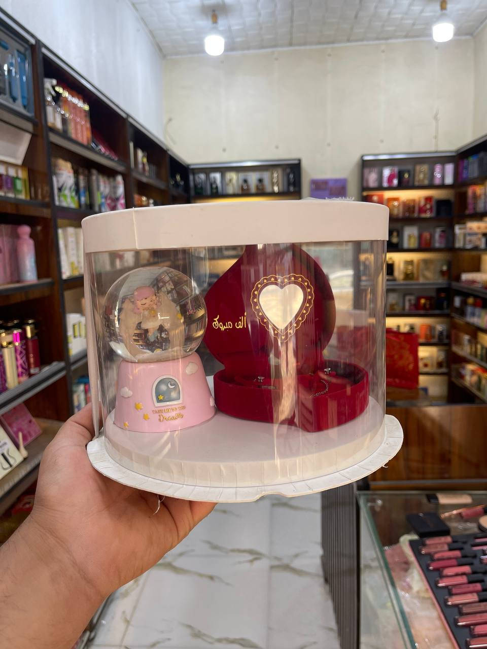 "🎀🔔 هدايا راس السنة  🎁🎁
كل لحظة تستحق هديه وفرنالك
 عطور __هدايا ___واكسسوارات___حقائب___عدسات
مكياج__ غسولات للجسم والبشرة__ ساعات__ تغليف هدايا 

وكل هاذالدلال والجمال وتوصيلكم مجاني 😉🥇
أسعار انسب من الكل لدلالكم وجمالكم😘🥺

رقم والصفحه للحجز راسلوهم للاستفسار عن الاسعار
حجز واتساب ***********
بسماية براند للعطور والهدايا  اومراسله الصفحه
