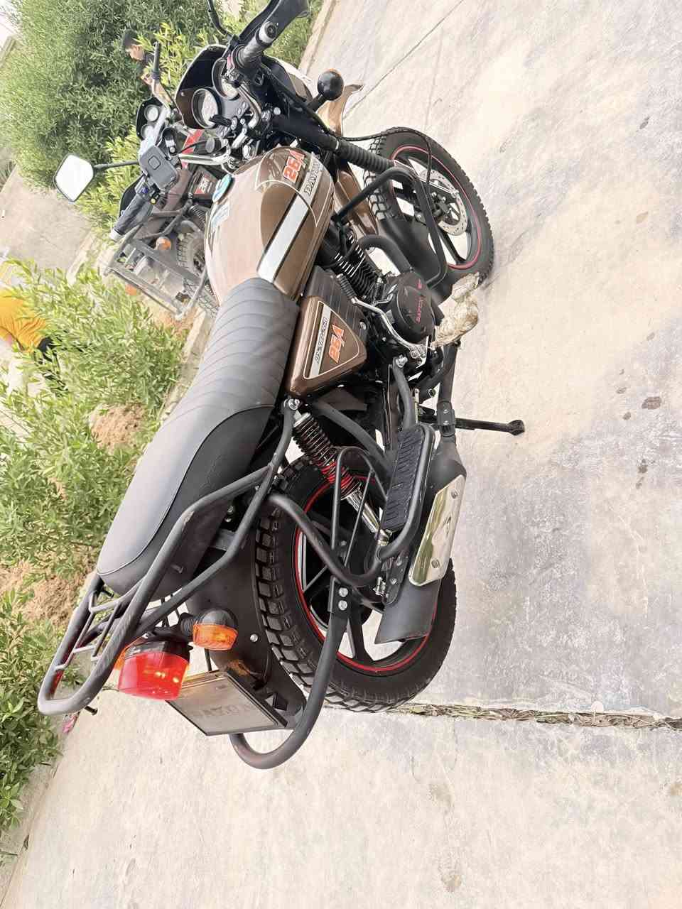 سلام عليكم دايوان جبلي موديل ٢٠٢٥ بعدهة عل سحك ماشية ٦٠٠ كيلو يعني زيرو مكفولة كفاله عامة اوراق سحب سعرهة ١٣٢٥ وبيهة مجال بسيط مكاني ديالى المقدادية *********** 
(مكلف بالنشر)
