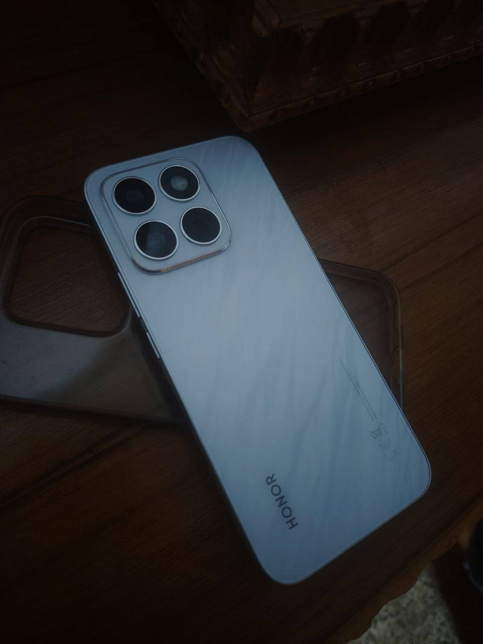 هونر x8c🔥.  *([(مراوس بأيفون شعندك نزل)])* 
بطارية 5000💙. 
ذاكرة 512گيگا🌷. 
كامرة خلفية 128 ميگابكسل📷. 
رام 16👏🏾. 
جهاز مستعمل شهر ونص
كلشي اصلي بي مامبدل ولا قطعة 
مابي شخط.


**إذا كنت صاحب هذا الإعلان وتريد حذفه لأي سبب، رجاءا أرسل رسالة إلى الدعم الفني**